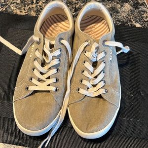 Taos womens shoes Size 9.5